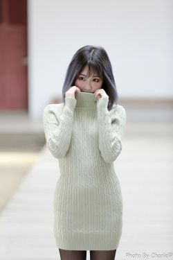 日韩美女把尿口扒开让男人桶